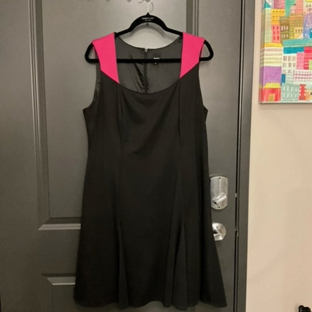 EUC MBN dress fully lined.